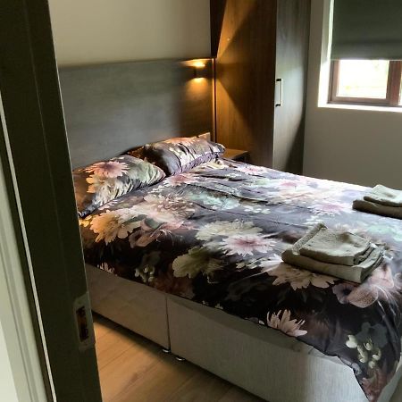 גלוואיי Small,Smart,Tidy 2 Bed Apartment מראה חיצוני תמונה