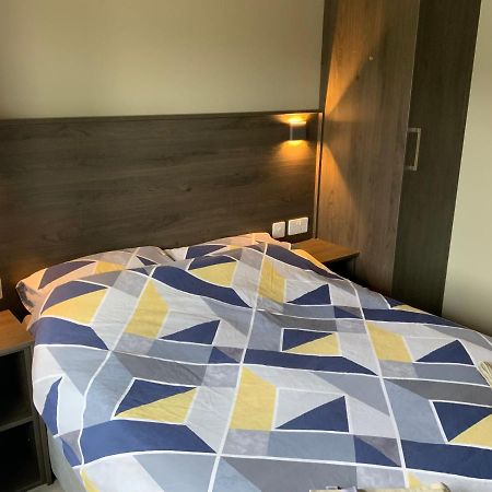 גלוואיי Small,Smart,Tidy 2 Bed Apartment מראה חיצוני תמונה