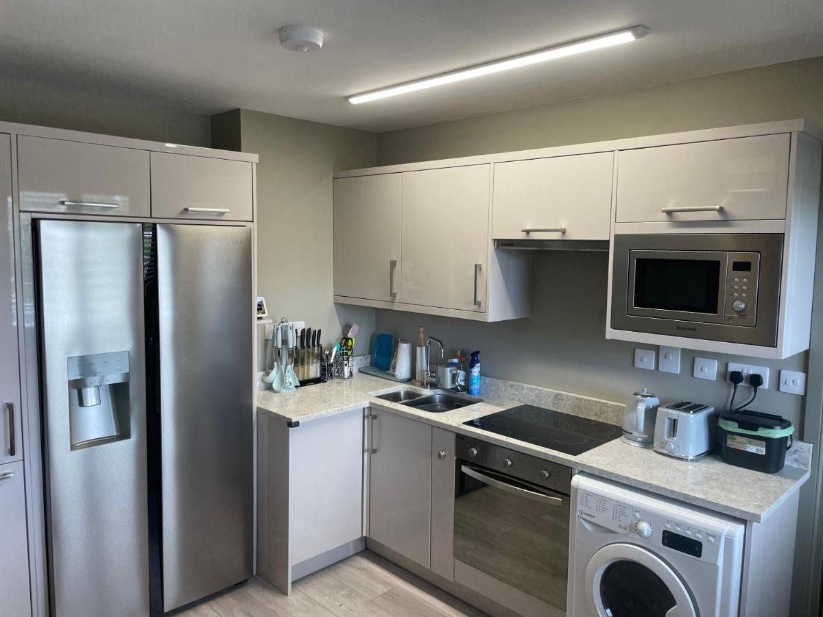 גלוואיי Small,Smart,Tidy 2 Bed Apartment מראה חיצוני תמונה