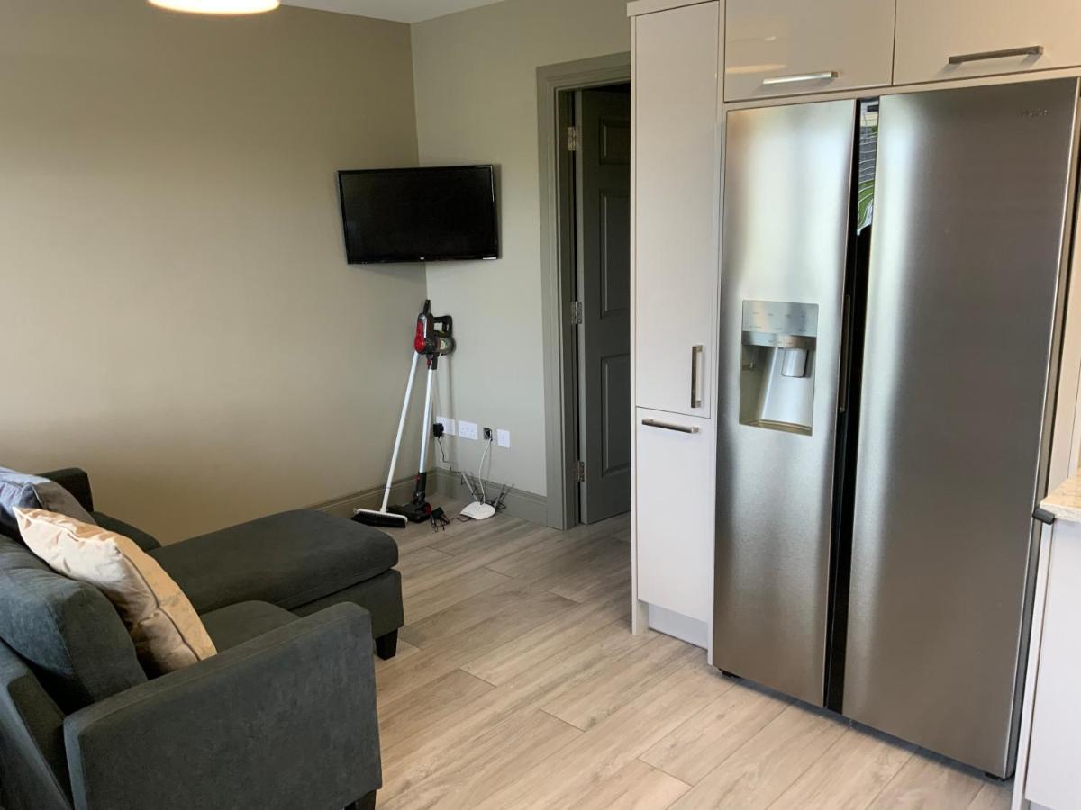 גלוואיי Small,Smart,Tidy 2 Bed Apartment מראה חיצוני תמונה