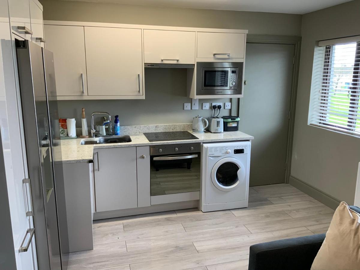 גלוואיי Small,Smart,Tidy 2 Bed Apartment מראה חיצוני תמונה