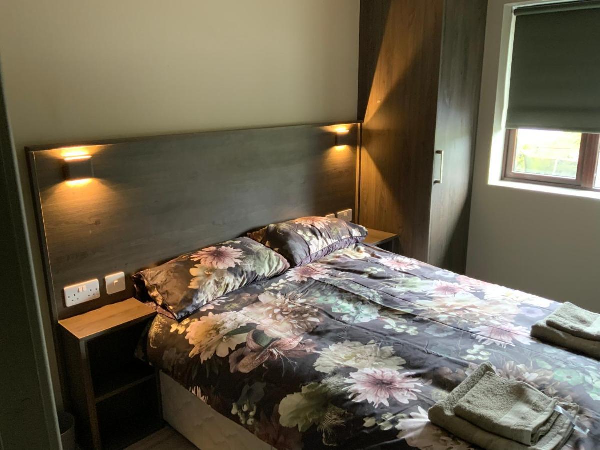 גלוואיי Small,Smart,Tidy 2 Bed Apartment מראה חיצוני תמונה